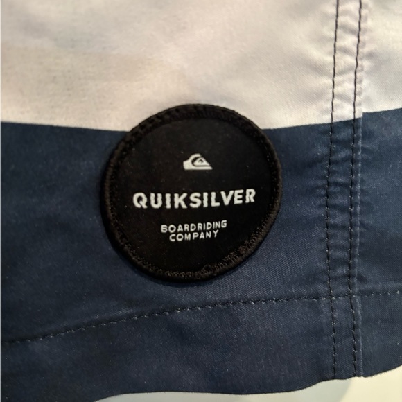 Quicksilver volley swim shorts.  Size S/P/CH, great condition, Velcro pocket - Picture 6 of 6